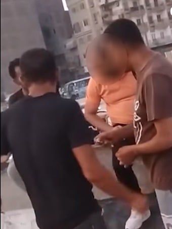 تداول فيديو بيع مخدرات بالقليوبية (2) تداول فيديو بيع مخدرات بالقليوبية (2)