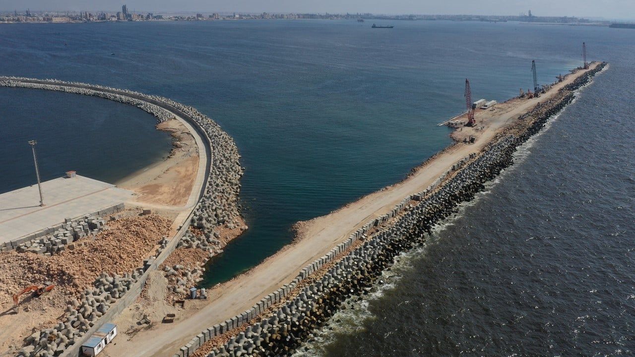 محطة الصب الجاف بميناء الدخيلة محطة الصب الجاف بميناء الدخيلة