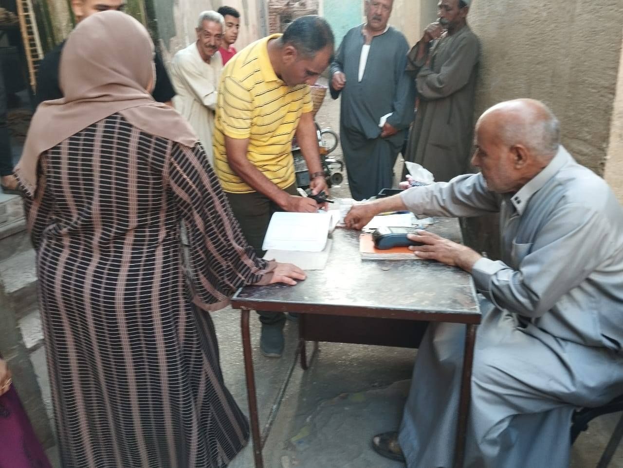 متابعة انتاج الخبز وتوزيعه على المواطنين متابعة انتاج الخبز وتوزيعه على المواطنين