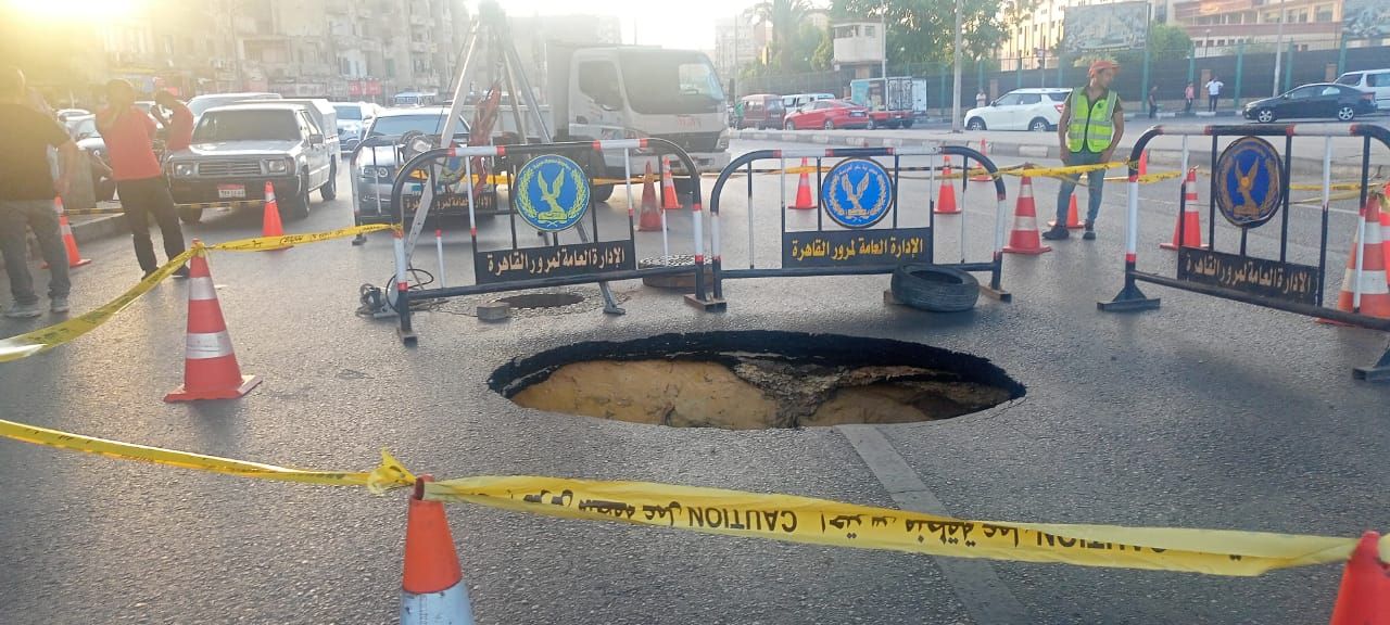هبوط أرضي بميدان التجنيد (2) هبوط أرضي بميدان التجنيد (2)
