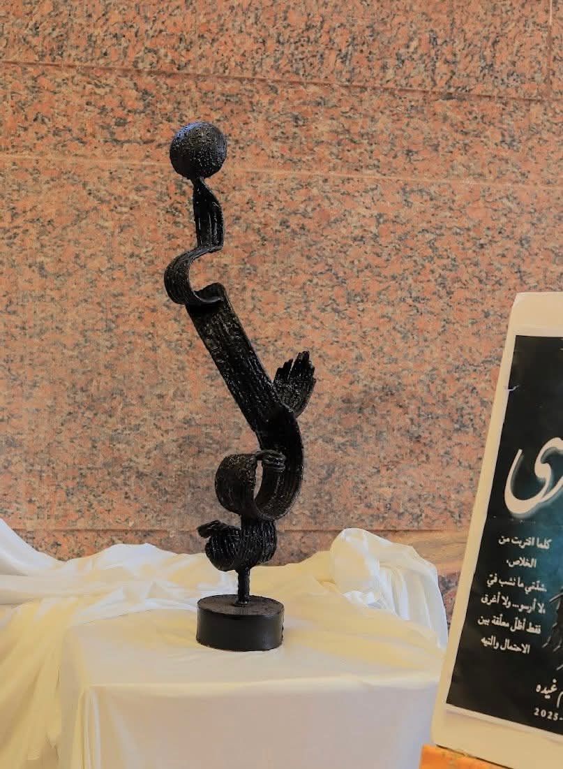 مشروع تخرج يجسد رحلة الإنسان في البحث عن الأمان مشروع تخرج يجسد رحلة الإنسان في البحث عن الأمان