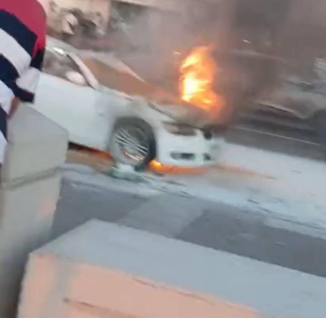 حريق سيارة بكورنيش الإسكندرية حريق سيارة بكورنيش الإسكندرية