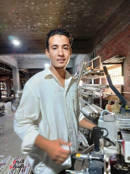 بالنهار-في-العمل-وبالليل-بيذاكر..-أنس-أول-الدبلومات-الفنية-استقبل-الخبر-أثناء-العمل بالنهار-في-العمل-وبالليل-بيذاكر..-أنس-أول-الدبلومات-الفنية-استقبل-الخبر-أثناء-العمل