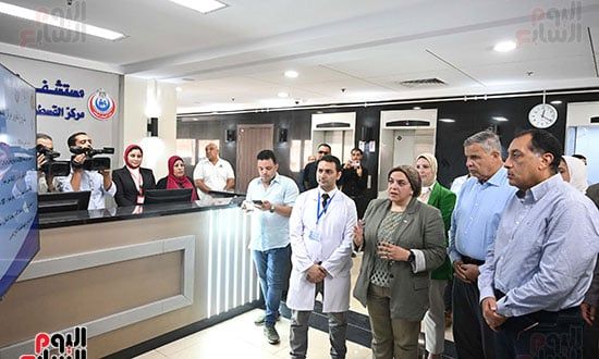 رئيس الوزراء يتفقد مستشفى شرق الإسكندرية (1) رئيس الوزراء يتفقد مستشفى شرق الإسكندرية (1)