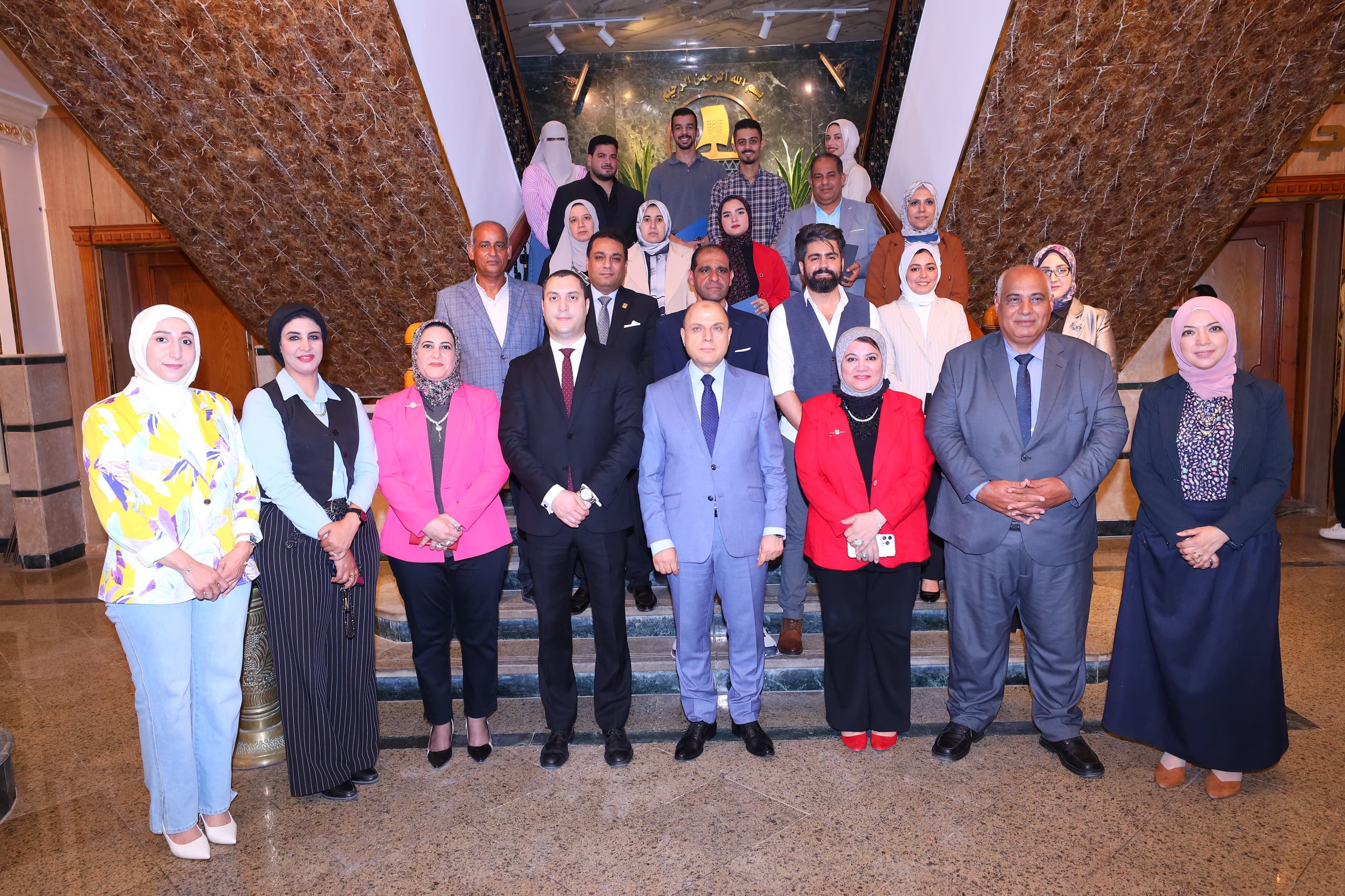محافظ كفر الشيخ مع المكرمين المعدين دليل الهوية البصرية محافظ كفر الشيخ مع المكرمين المعدين دليل الهوية البصرية