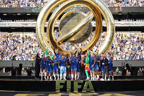 فريق تشيلسى يتوج بكأس العالم فريق تشيلسى يتوج بكأس العالم