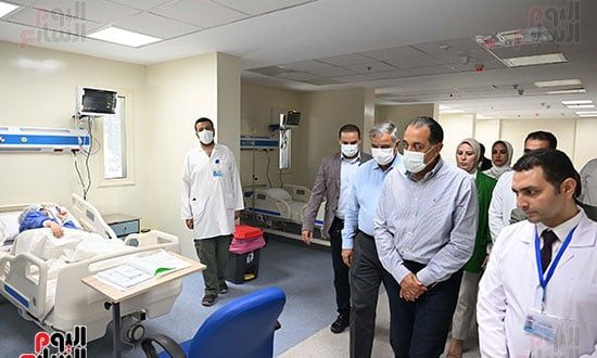 رئيس الوزراء يتفقد مستشفى شرق الإسكندرية (4) رئيس الوزراء يتفقد مستشفى شرق الإسكندرية (4)