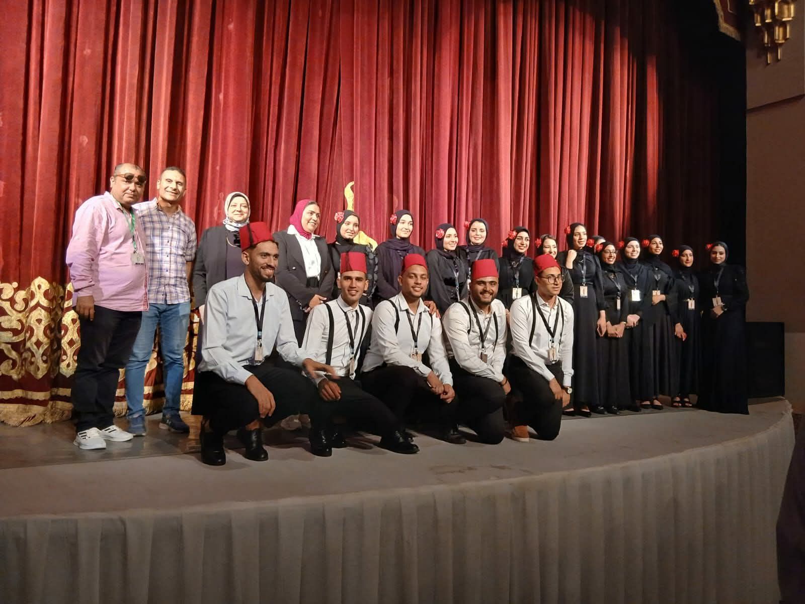 رئيس جامعة دمنهور يشهد العرض المسرحي أبنائي (6) رئيس جامعة دمنهور يشهد العرض المسرحي أبنائي (6)