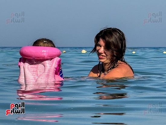 والاستمتاع بمياه البحر الأحمر تزامنا مع ارتفاع درجة الحرارة والاستمتاع بمياه البحر الأحمر تزامنا مع ارتفاع درجة الحرارة