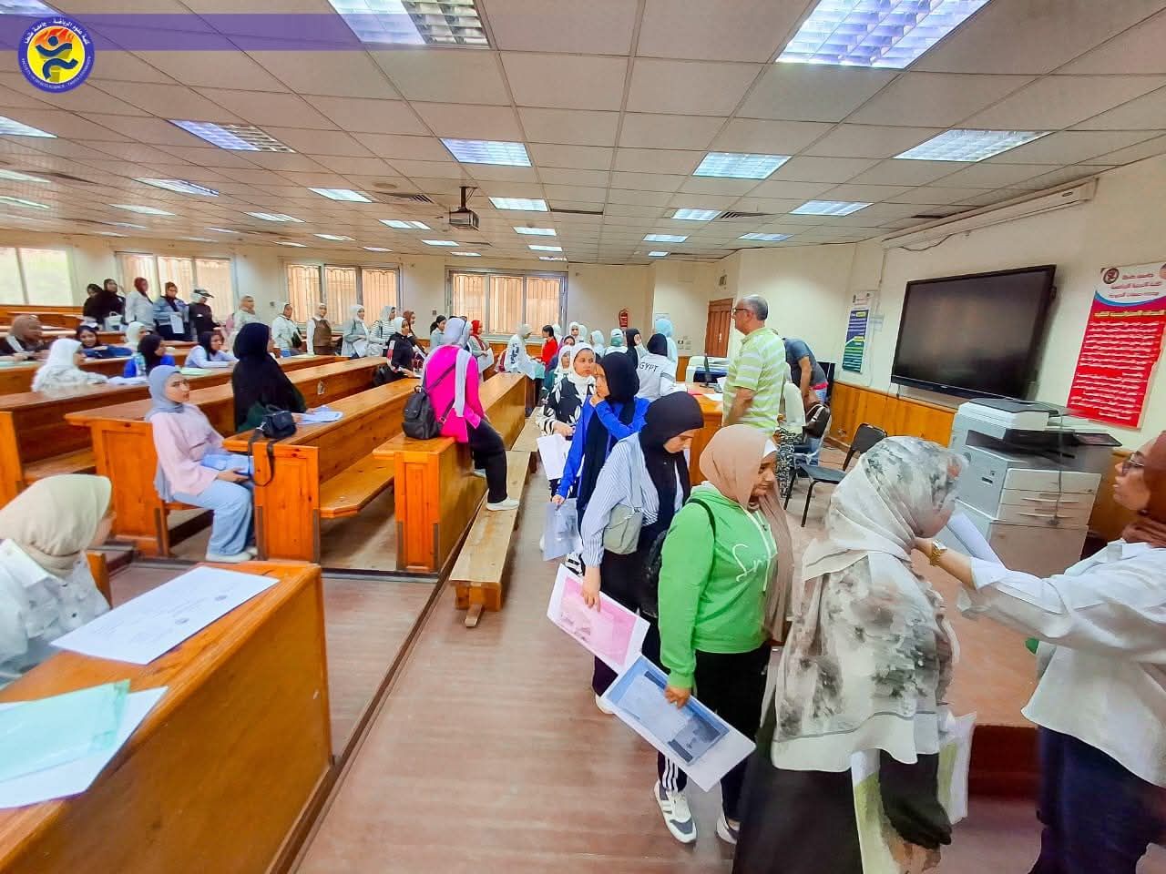 طلاب الثانوية العامة يخضعون للاختبارات طلاب الثانوية العامة يخضعون للاختبارات