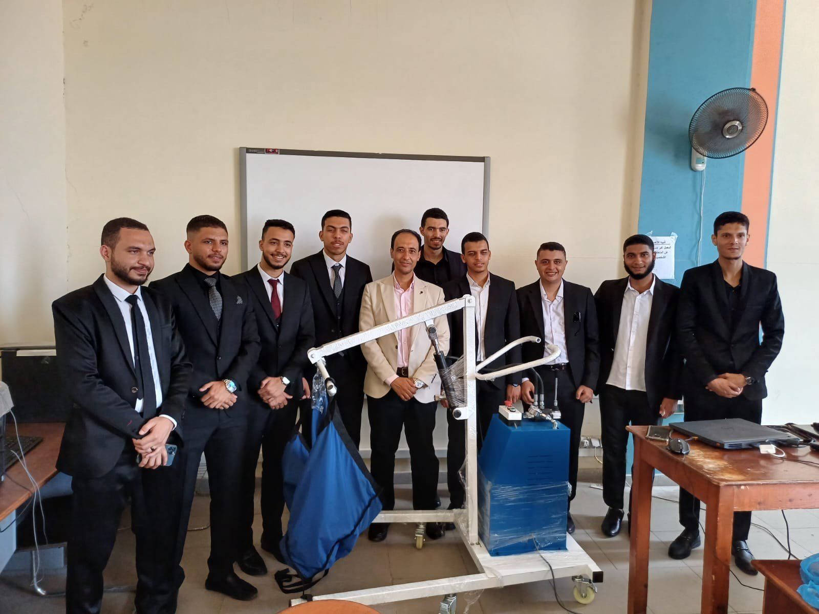 أثناء مناقشة مشروع التخرج أثناء مناقشة مشروع التخرج