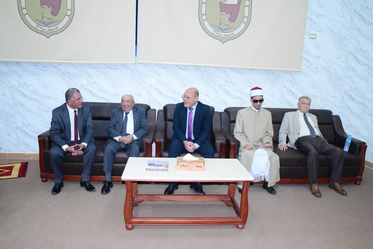 رئيس الجامعة ونقيب المهندسين رئيس الجامعة ونقيب المهندسين