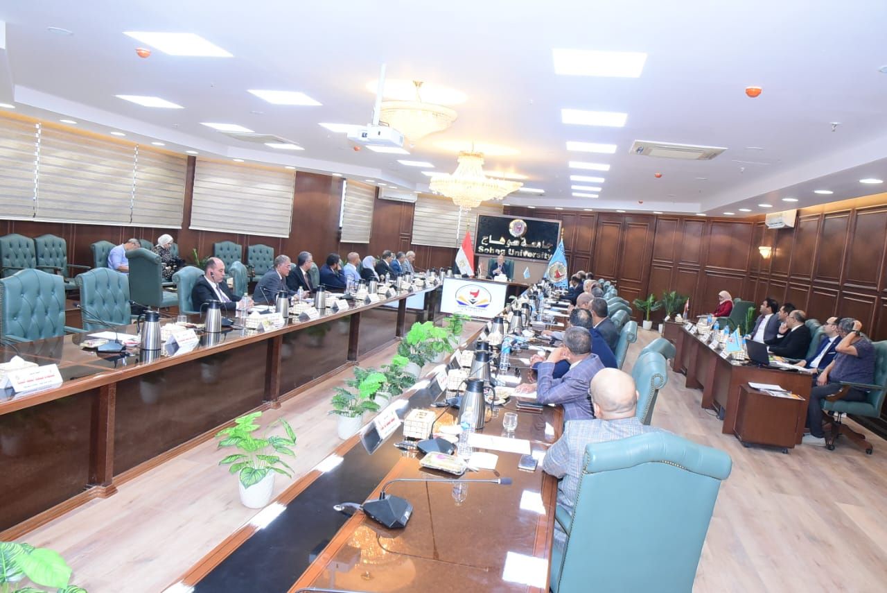 جانب من الجلسة (1) جانب من الجلسة (1)