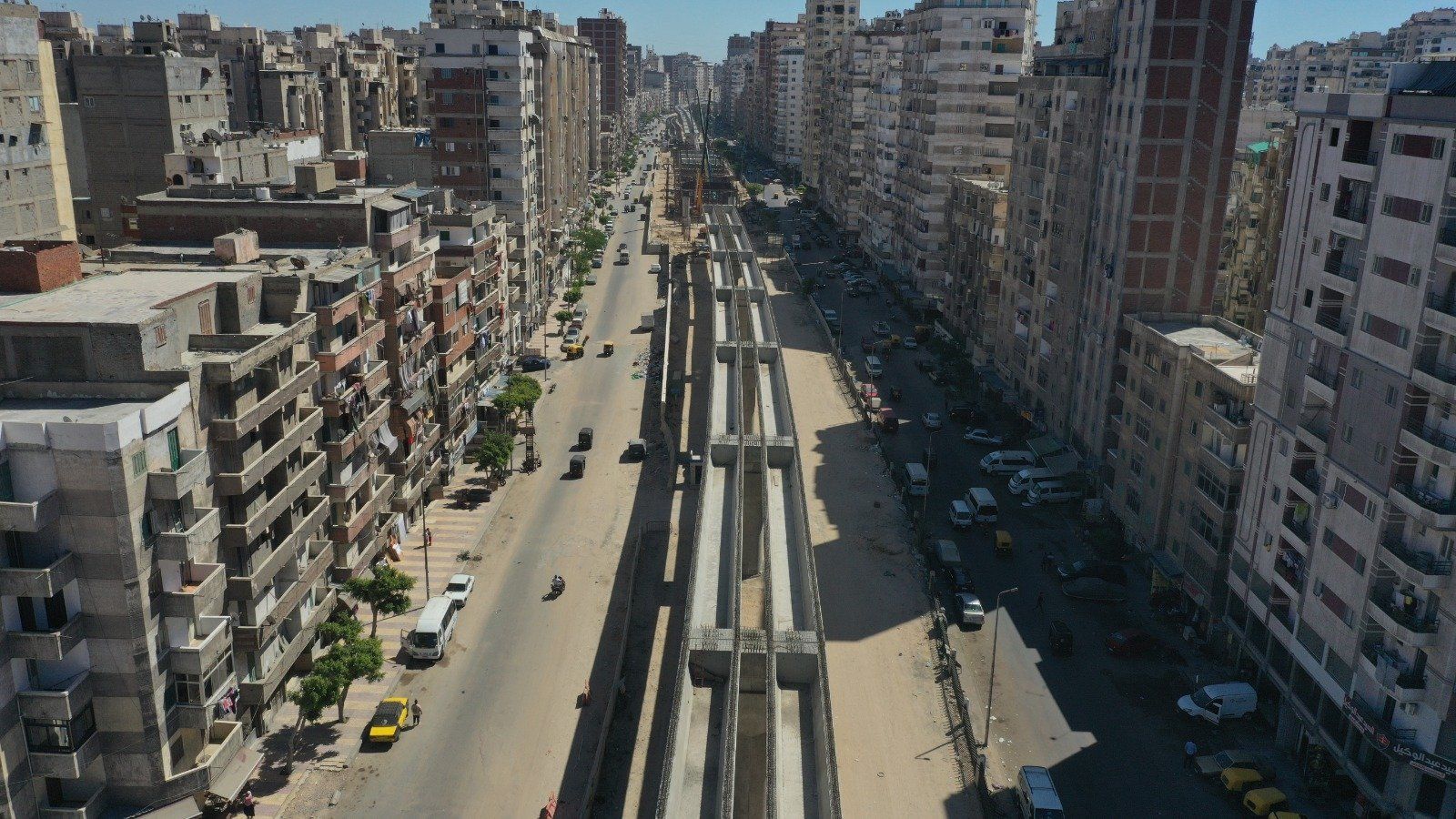 تركيب الكمرات بمشروع المرحلة الأولى من مترو الإسكندرية (8)