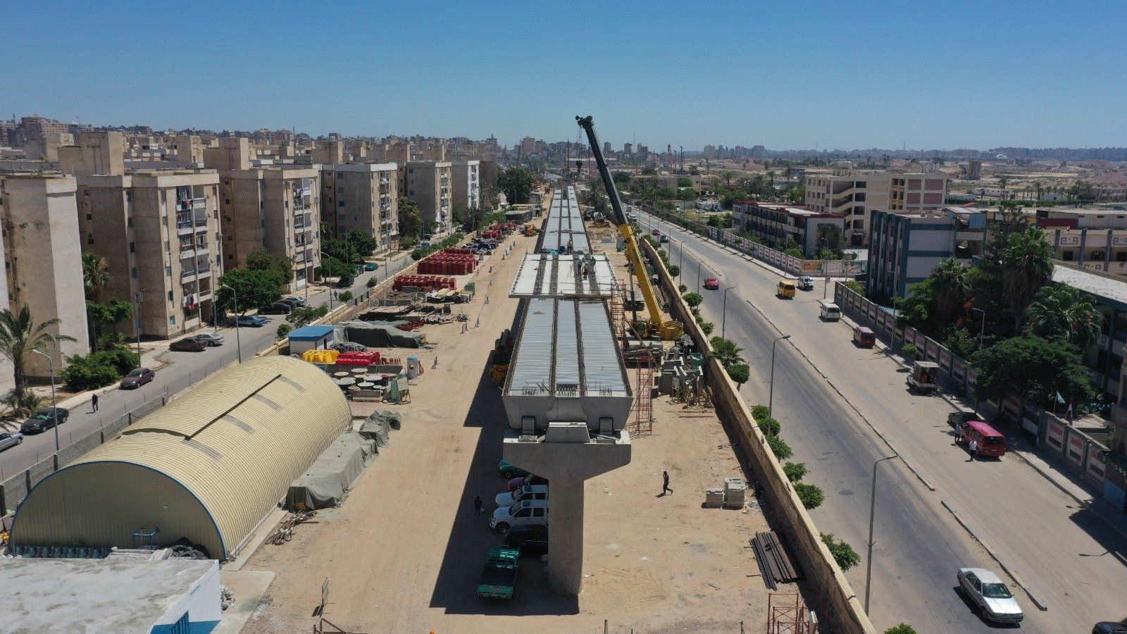 تركيب الكمرات بمشروع المرحلة الأولى من مترو الإسكندرية (9)