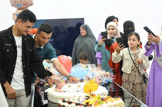 عائلة الطفل يحيى عائلة الطفل يحيى