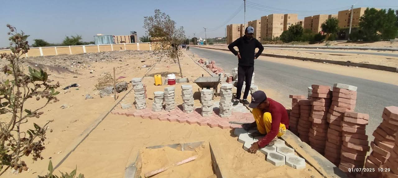 تركيب الانترلوك وتطوير المناطق العشوائية