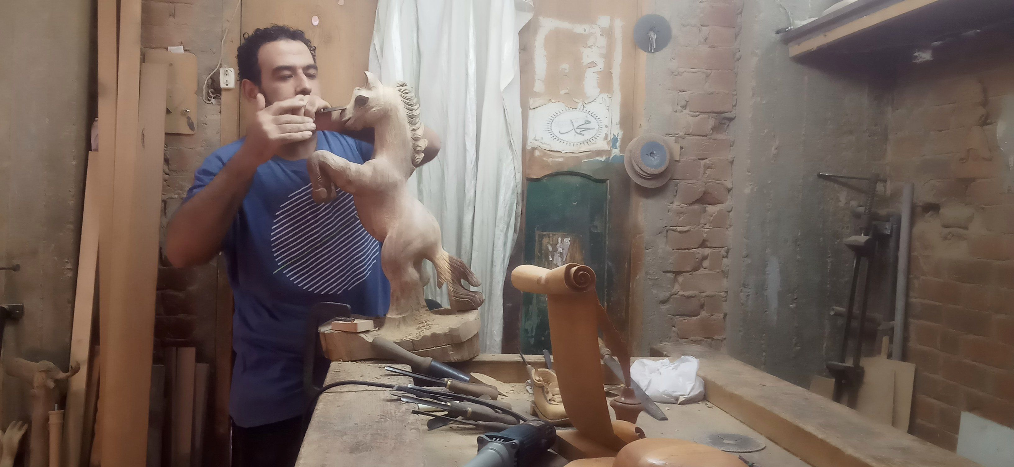 مهنة النحت على الأخشاب مهنة النحت على الأخشاب