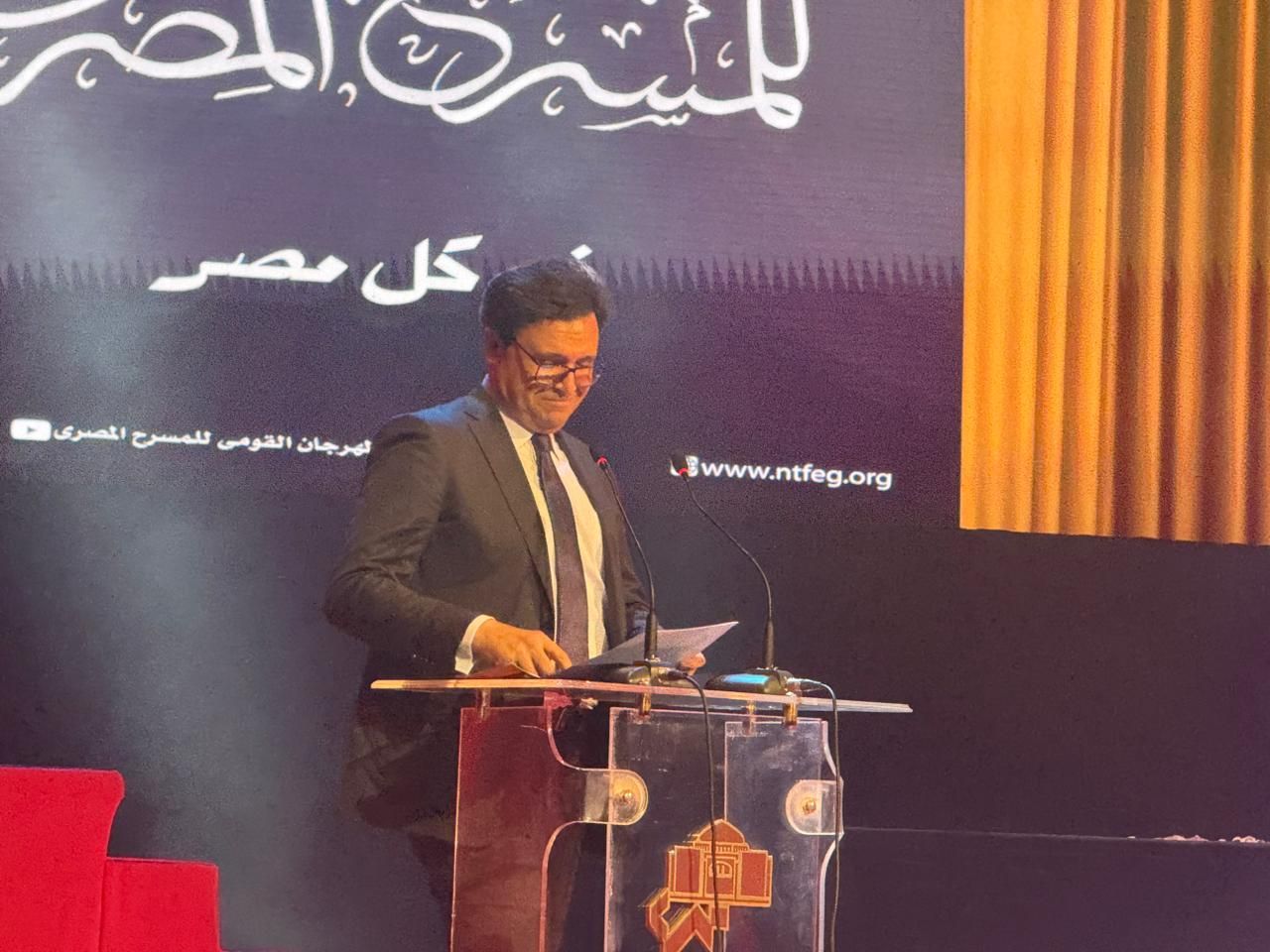 وزير الثقافة أحمد فؤاد هنو المسرح حق أصيل لكل مواطن ونسأل الدعاء لسيدة المسرح العربي (4) وزير الثقافة أحمد فؤاد هنو المسرح حق أصيل لكل مواطن ونسأل الدعاء لسيدة المسرح العربي (4)
