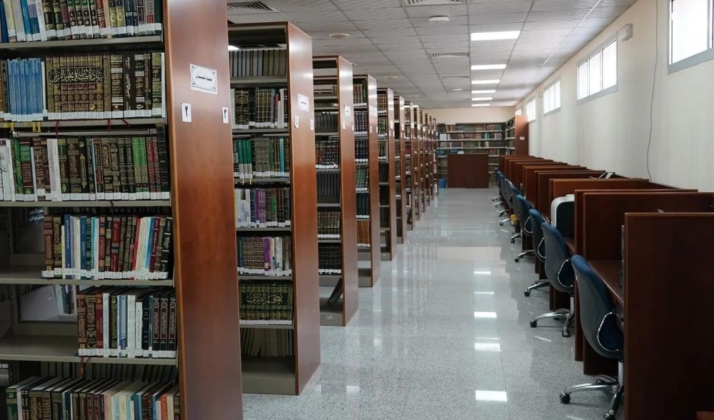 المخطوطات الأصلية في مكتبة مجمع الملك فهد لطباعة المصحف الشريف - واس