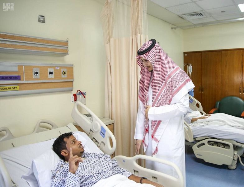 نائب أمير الشرقية يطمئن على رجال الأمن المصابين في العوامية