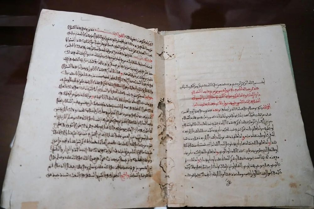 المخطوطات الأصلية في مكتبة مجمع الملك فهد لطباعة المصحف الشريف - واس