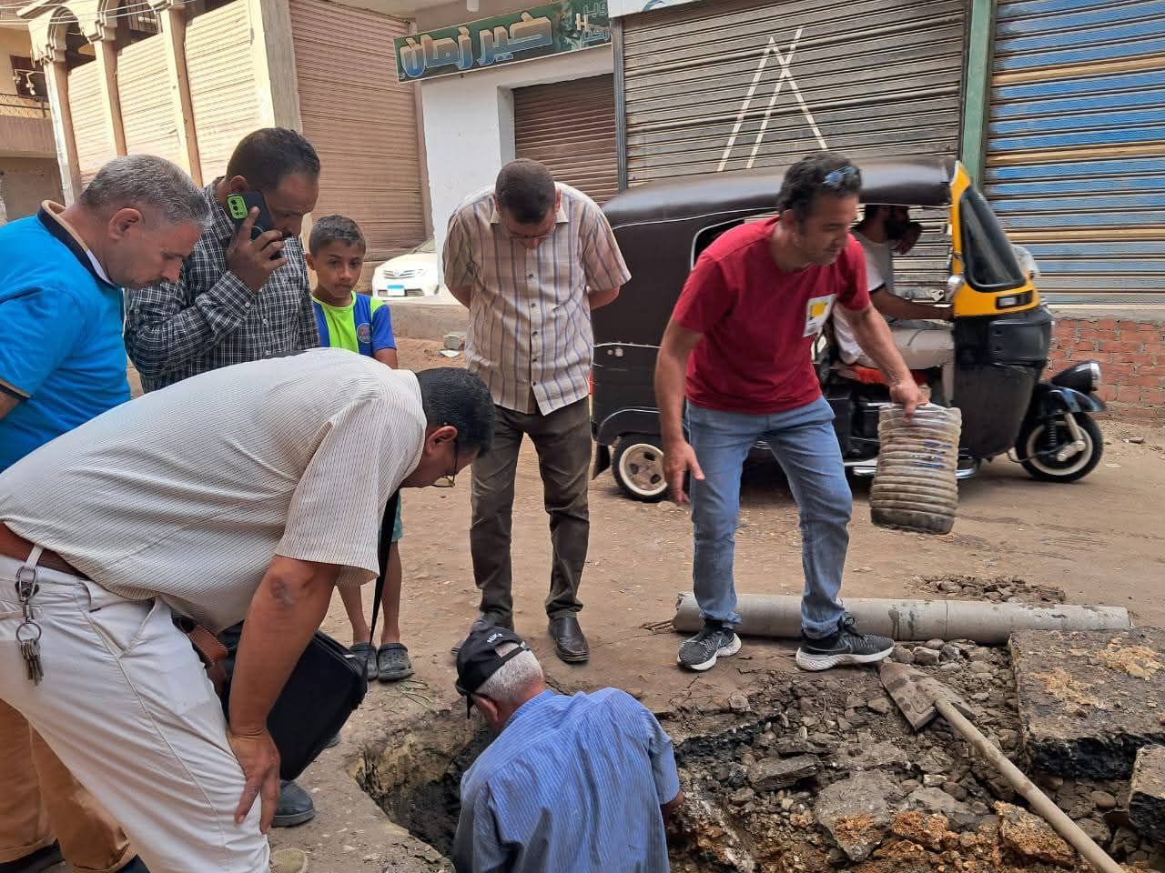 تحرك رئيس المدينة والمسؤلين لمتابعة الهبوط الأرضي المتكرر تحرك رئيس المدينة والمسؤلين لمتابعة الهبوط الأرضي المتكرر