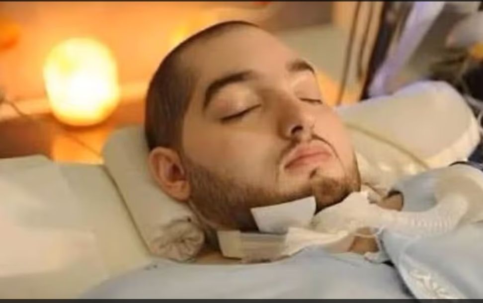 لم تتغير ملامحه رغم مرور 20 عاما على الغيبوبة لم تتغير ملامحه رغم مرور 20 عاما على الغيبوبة