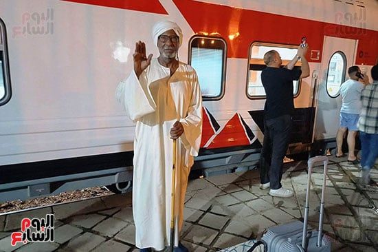 الأشقاء السودانيين فور وصولهم محطة قطار السد العالى (6) الأشقاء السودانيين فور وصولهم محطة قطار السد العالى (6)