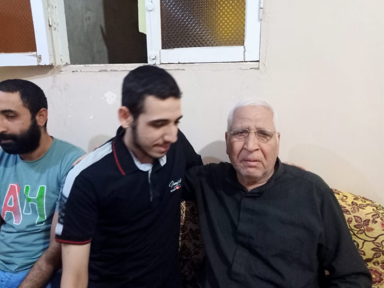 زغاريد وفرحة فى منزل الأولى علمى علوم ببنى سويف (1) زغاريد وفرحة فى منزل الأولى علمى علوم ببنى سويف (1)
