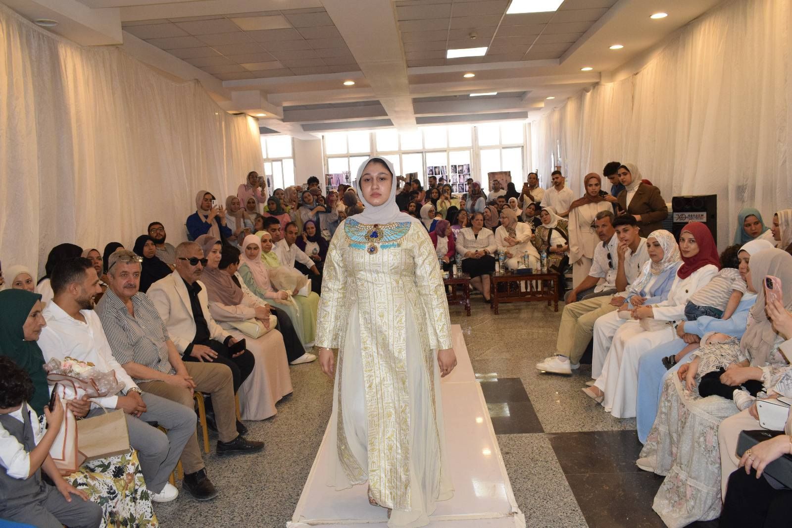 لأزياء الفرعونية لأزياء الفرعونية