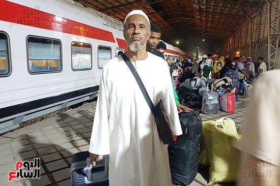 الأشقاء السودانيين فور وصولهم محطة قطار السد العالى (4) الأشقاء السودانيين فور وصولهم محطة قطار السد العالى (4)