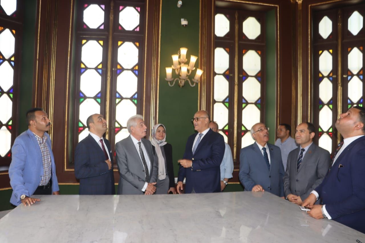 داخل قاعات القصر داخل قاعات القصر