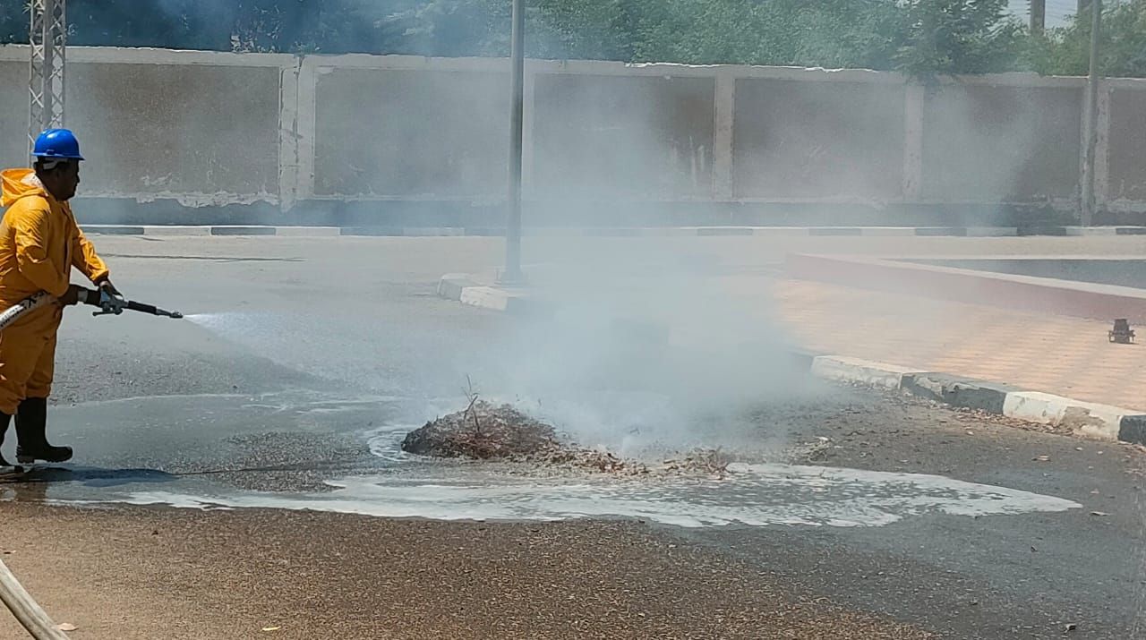سيناريو وتجربة إطفاء حريق ناجحة بمدينة أرمنت لشركة المياه سيناريو وتجربة إطفاء حريق ناجحة بمدينة أرمنت لشركة المياه