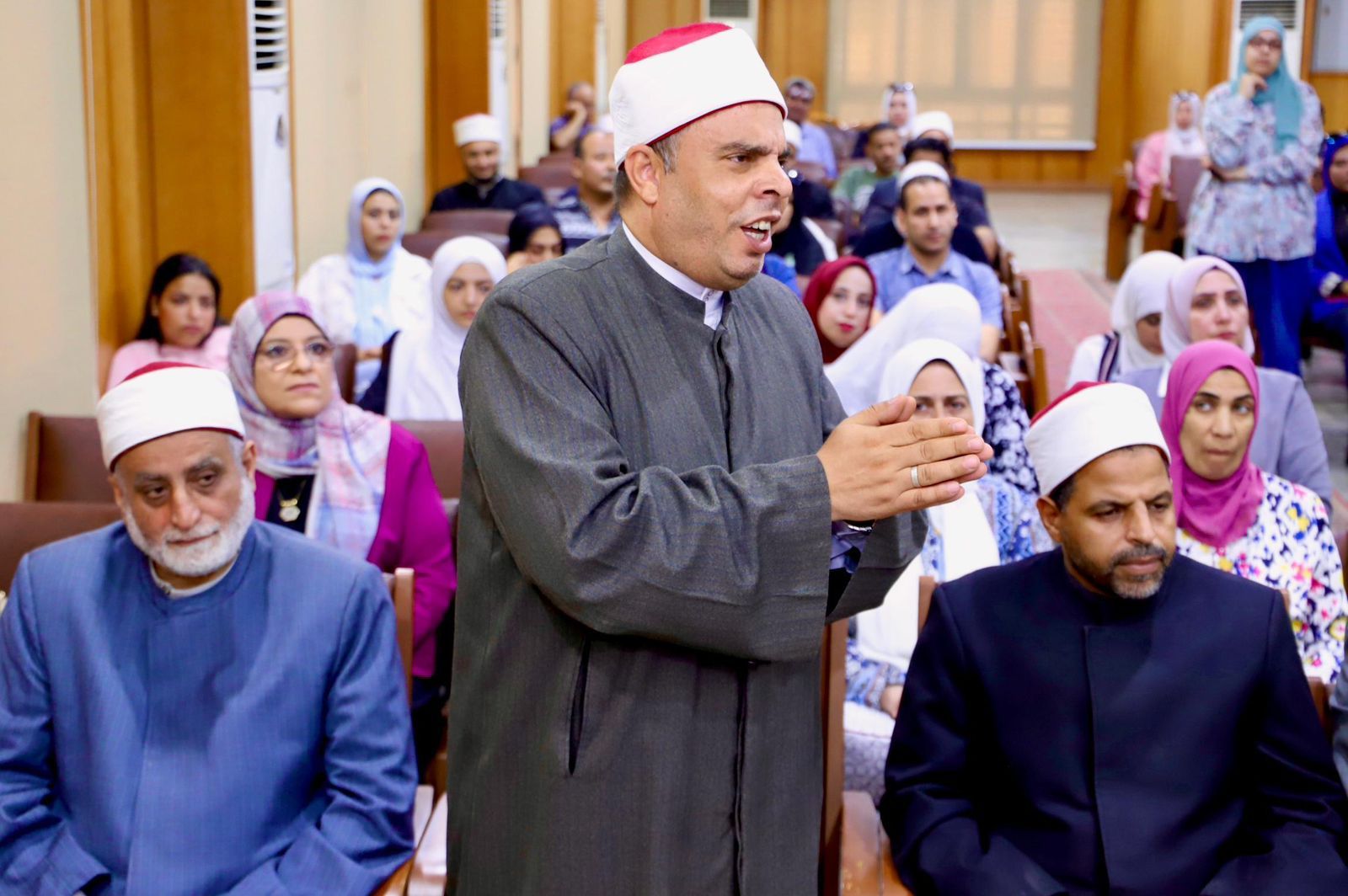 جانب من فعاليات اللقاء جانب من فعاليات اللقاء