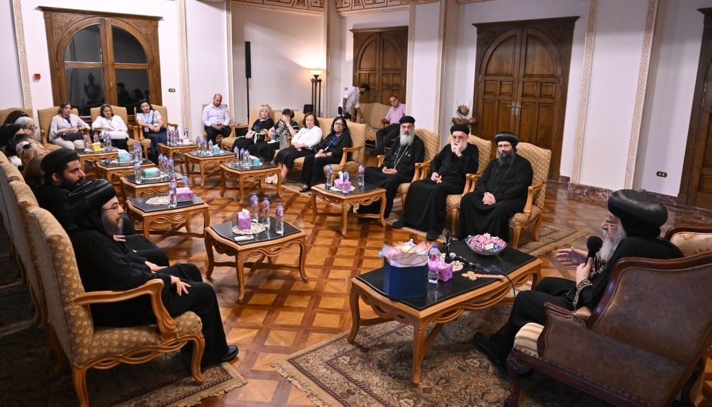 قداسة البابا مع زوجات الكهنة قداسة البابا مع زوجات الكهنة