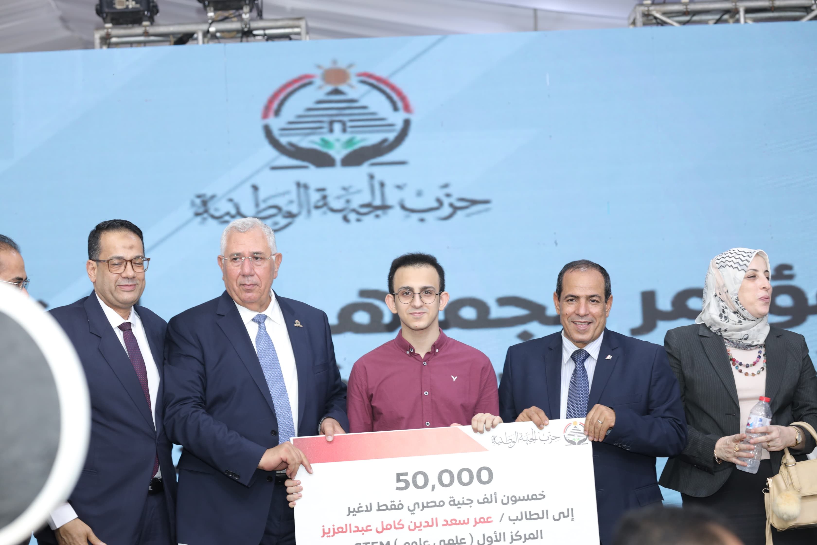 السيد القصير يكرم أوائل الثانوية العامة من أبناء الغربية (3) السيد القصير يكرم أوائل الثانوية العامة من أبناء الغربية (3)