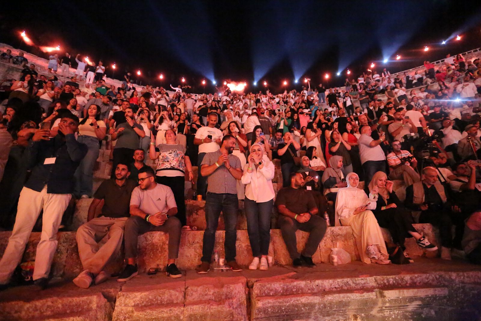 جمهور حفل ناصيف زيتون جمهور حفل ناصيف زيتون
