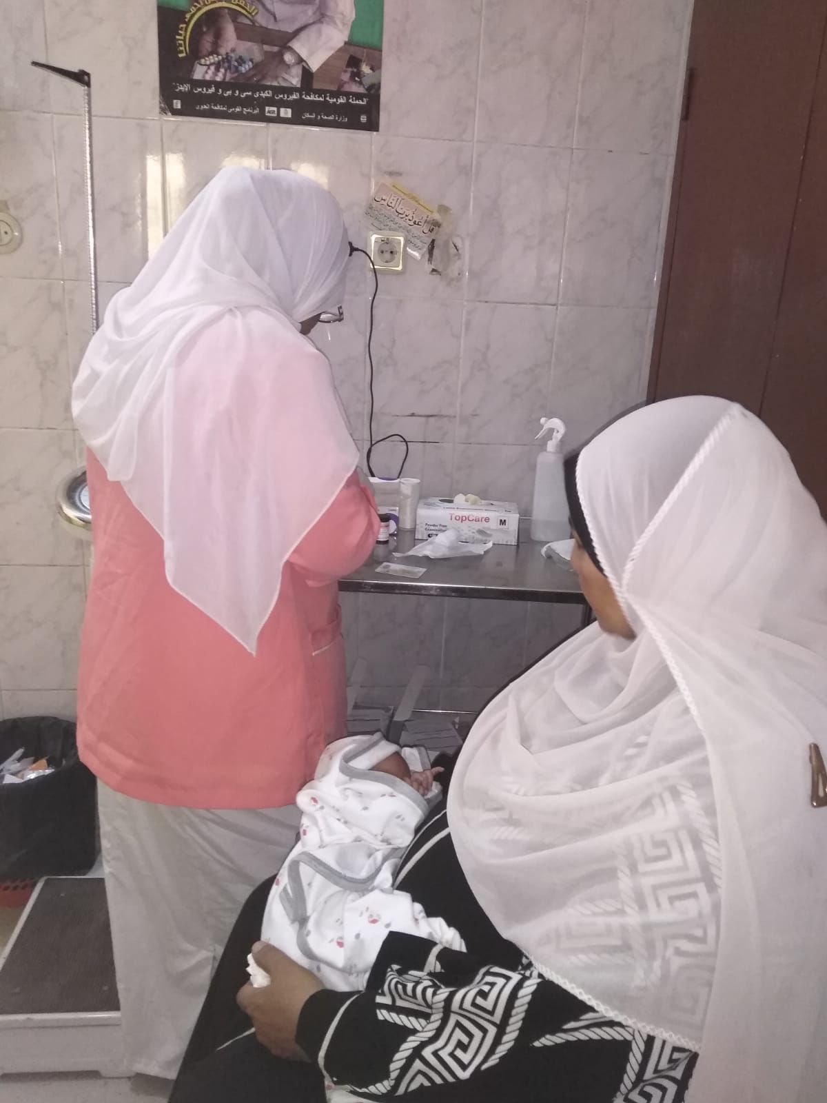 فحص الأطفال ضمن أعمال المبادرة الرئاسية 100 يوم صحة