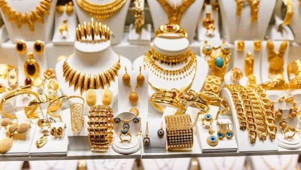 عيار 21 الآن بعد التراجع.. سعر الذهب اليوم الخميس 2-1-2025