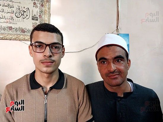 مع-والده.-- مع-والده.--