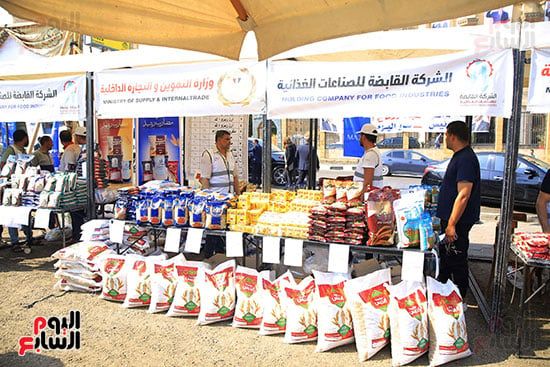 سوق اليوم الواحد يوفر كل ما تحتاجه الأسرة من سلع غذائية سوق اليوم الواحد يوفر كل ما تحتاجه الأسرة من سلع غذائية