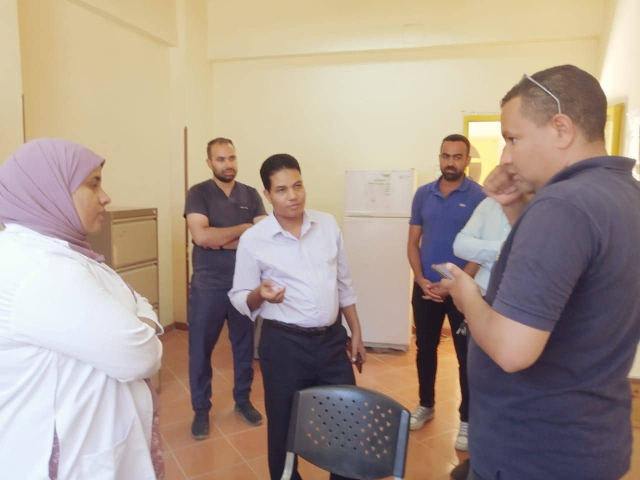 وكيل الصحة يحيل المتغيبين بوحدة الطود للشئون القانونية وكيل الصحة يحيل المتغيبين بوحدة الطود للشئون القانونية