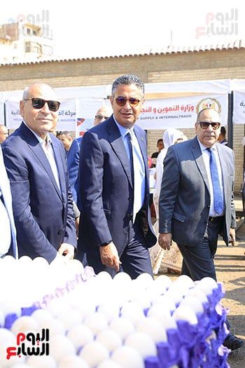 الدكتور شريف فاروق وزير التموين يتفقد سوق اليوم الواحد بمنطقة الجمالية الدكتور شريف فاروق وزير التموين يتفقد سوق اليوم الواحد بمنطقة الجمالية