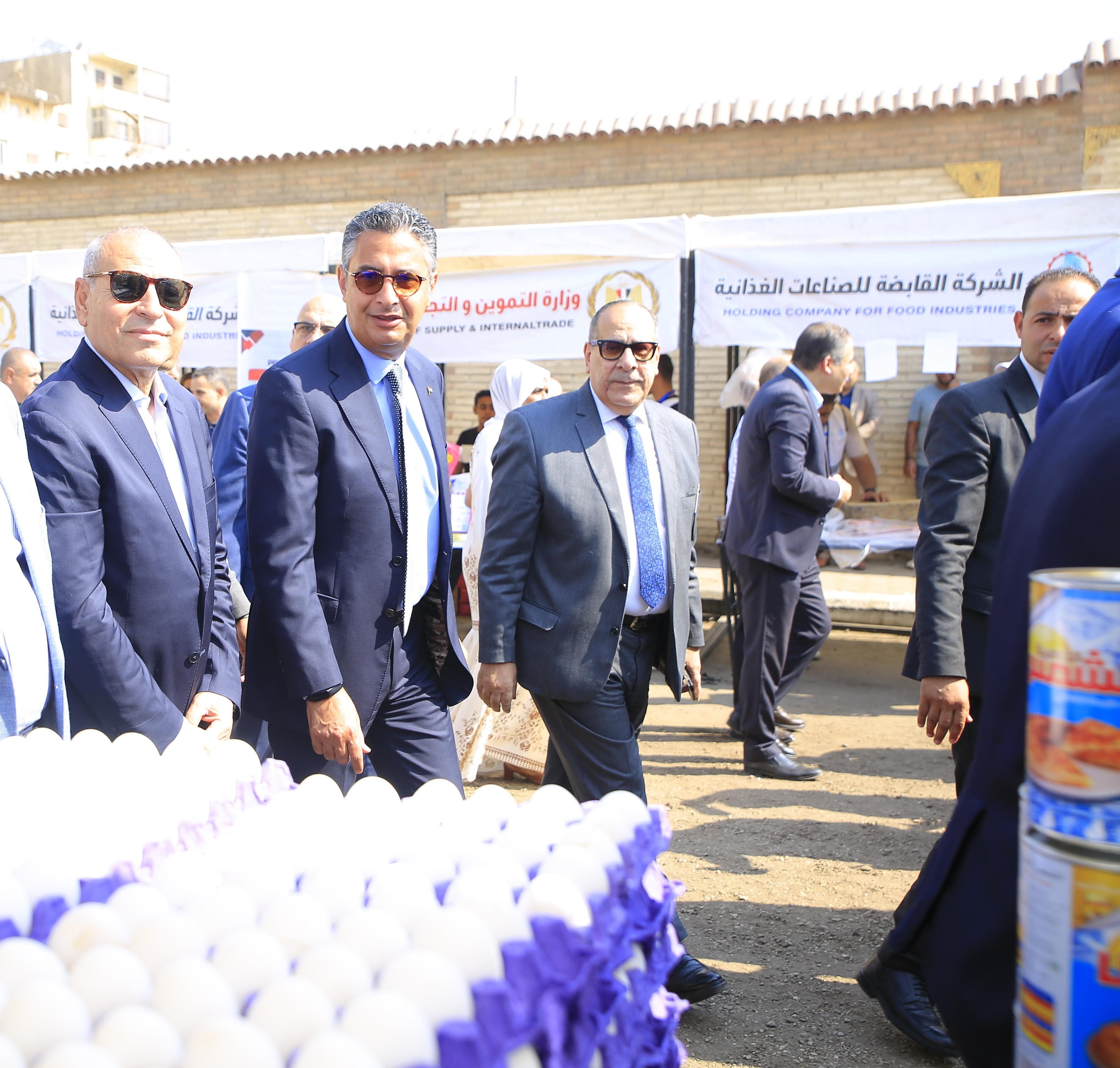 وزير التموين يتفقد سوق اليوم الواحد بالجمالية وزير التموين يتفقد سوق اليوم الواحد بالجمالية