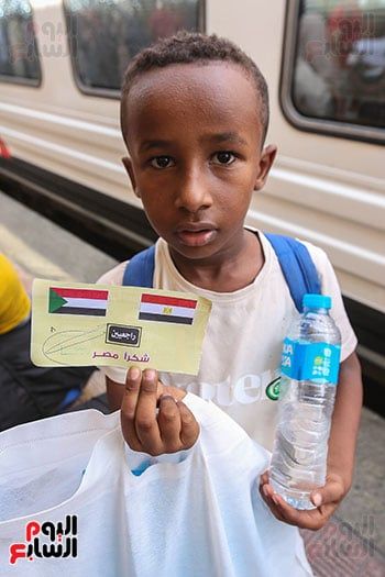 انطلاق قطار عودة السودانيين طواعية من محطة مصر إلى أسوان (20)