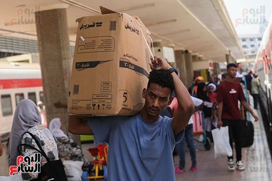 انطلاق قطار عودة السودانيين طواعية من محطة مصر إلى أسوان (34)
