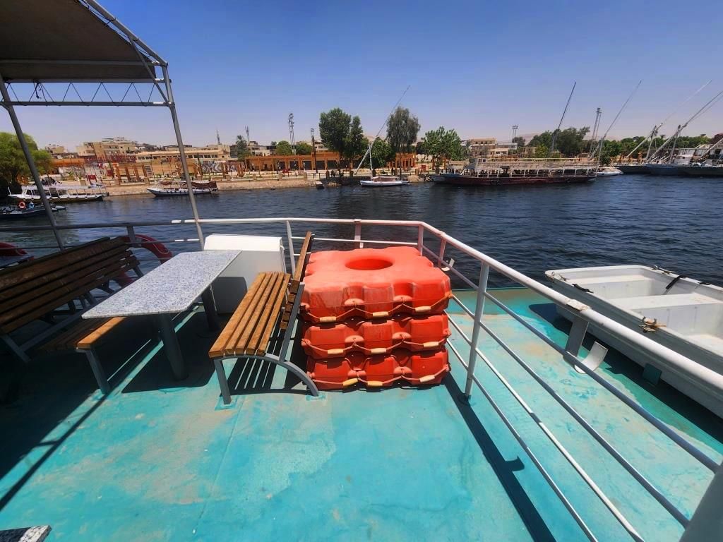 تجهيزات الآمان داخل المعديات النيلية الجديدة بالأقصر تجهيزات الآمان داخل المعديات النيلية الجديدة بالأقصر