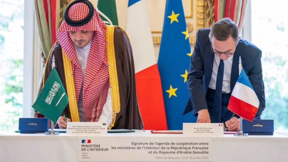 وزير الداخلية ونظيره الفرنسي يوقعان الوثيقة التنفيذية للتعاون الأمني - واس