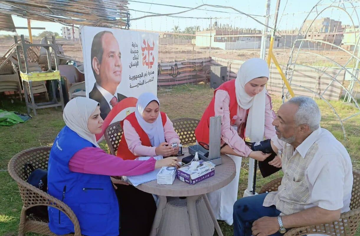انتشار واسع للفرق الطبية فى كل ربوع الوادي الجديد انتشار واسع للفرق الطبية فى كل ربوع الوادي الجديد